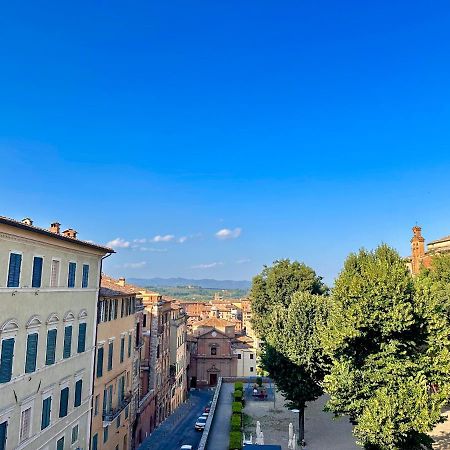 Sisters' Home - Appartamento Nel Centro Storico Con Terrazzo, Aria Condizionata E Vasca Da Bagno Siena Kültér fotó