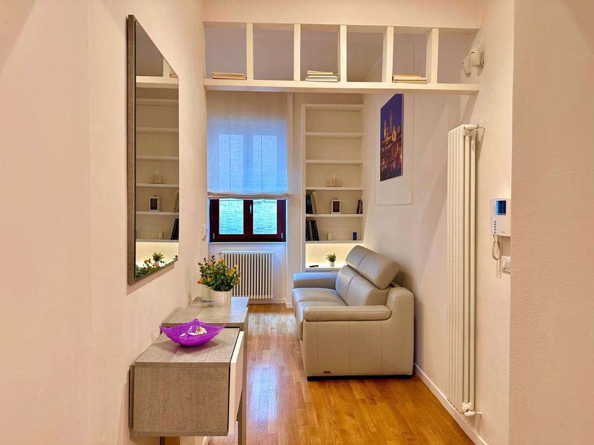 Sisters' Home - Appartamento Nel Centro Storico Con Terrazzo, Aria Condizionata E Vasca Da Bagno Siena Kültér fotó