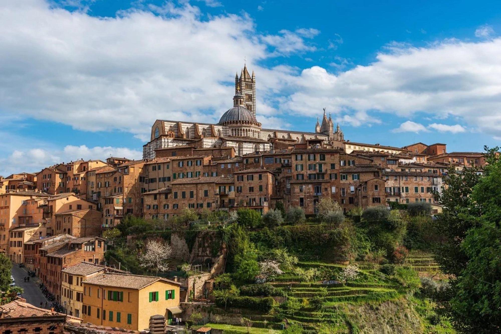 Sisters' Home - Appartamento Nel Centro Storico Con Terrazzo, Aria Condizionata E Vasca Da Bagno Siena Kültér fotó